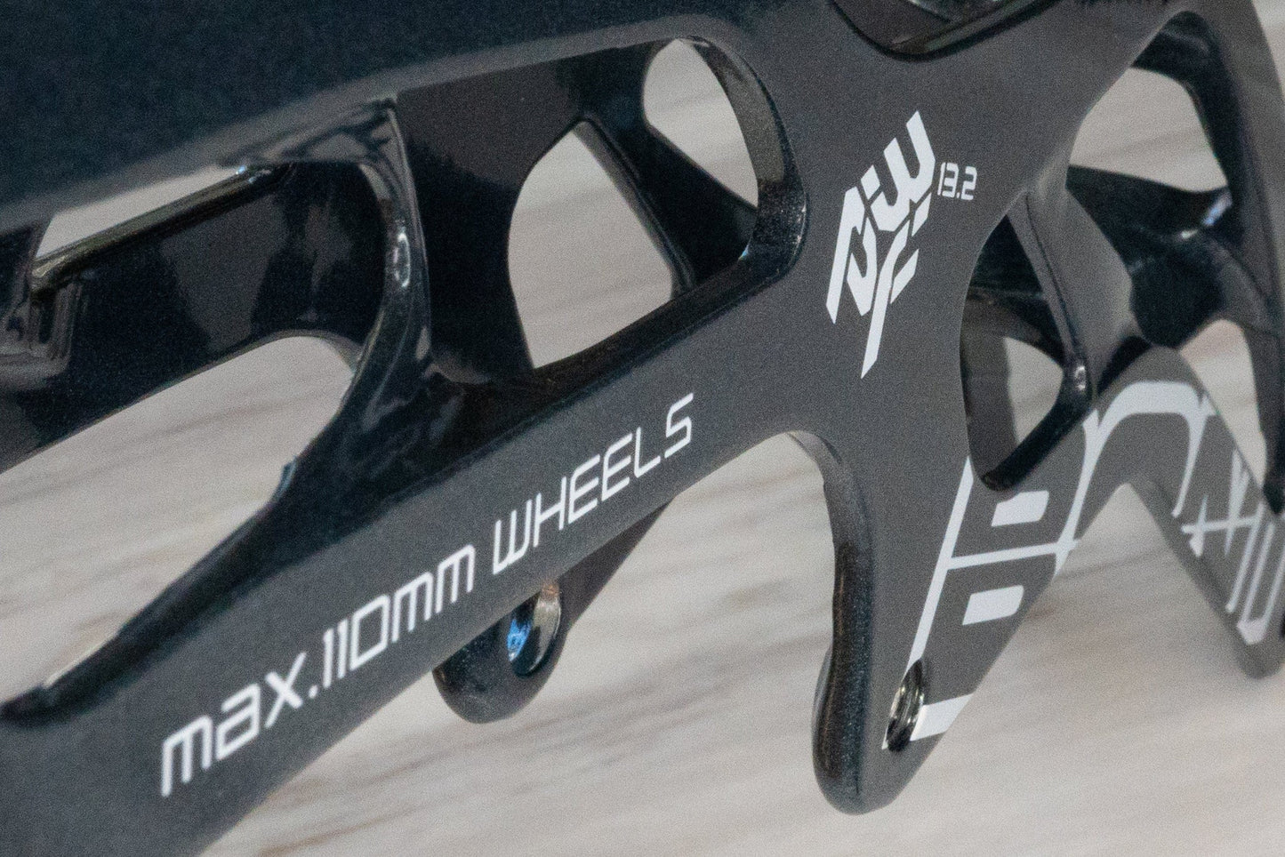 3PF 7050 Black Inline Frame